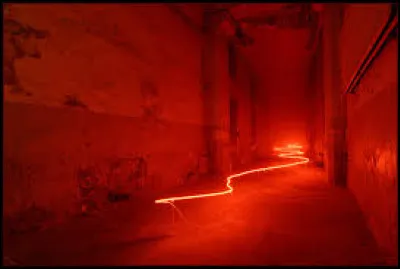 À quel chanteur faut-il attribuer le titre "Banlieue rouge" ?