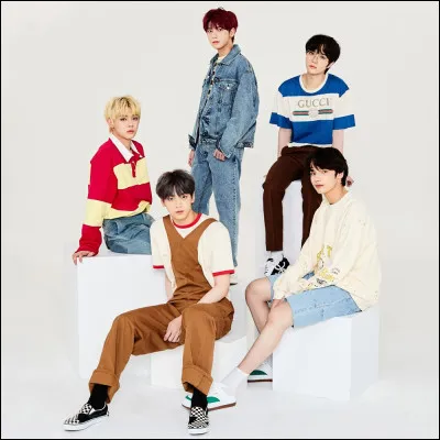 Retrouvez les paroles de cette chanson de TXT - comment s'appelle-t-elle ? 

"Ha, ha
Gimme, gimme more, [...]
Ha, ha
이리 와서 더, 같이 놀자 더 (get away)

Sugar rush-ush, sugar rush-ush-uh, [...], ah
Gimme, gimme more, gimme, gimme more"