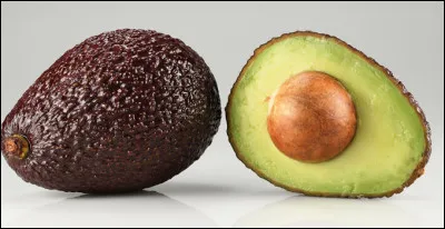 Quelle est cette variété d'avocat à peau bosselée verte et à chair blonde goûteuse ?