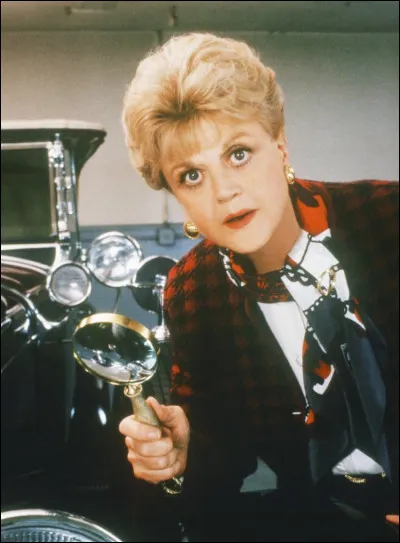Séries télé : Dans la série "Arabesque", quel est le nom de la petite ville du Maine dans laquelle vit la romancière Jessica Fletcher ?
