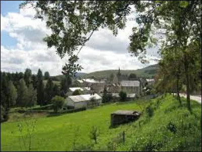 Village de l'arrondissement de Château-Chinon-(Ville), Moux-en-Morvan se situe dans le département ...
