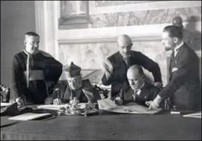 Ce 11 février, les accords du Latran sont signés entre le gouvernement italien et le Pape ; ils mettent fin à la "question romaine", crise entre la papauté et l'Italie ouverte en 1870 avec le rattachement de Rome au royaume d'Italie : c'était en ...