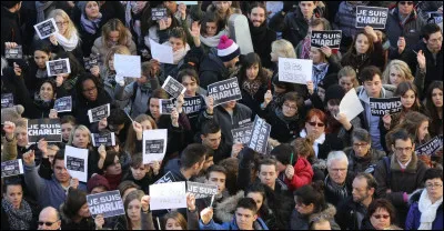 Ce 11 janvier, une immense marche républicaine allant de la place de la République à la place de la Nation, affirme "je suis Charlie" et rend hommage aux victimes des attentats du 7 janvier : c'était en ...