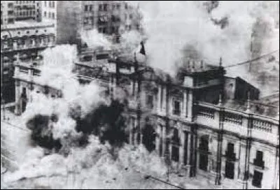 Ce 11 septembre, au Chili, un coup d'Etat militaire renverse le gouvernement du président Allende : c'était en ...