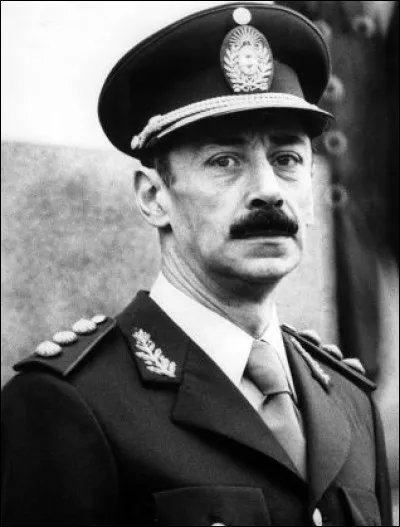 Comment appelle-t-on les femmes argentines qui s'opposaient à la dictature de Jorge Rafael Videla ?