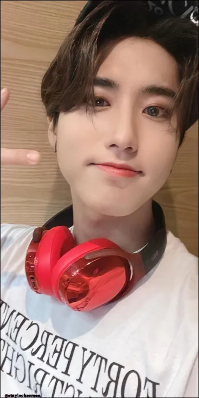 Comment s'appelle son compte Instagram ? (Compte actif actuel : décembre 2023)