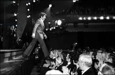 Quel est le prénom de ce chanteur surnommé "Monsieur 100 000 volts" ?