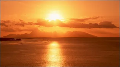 Quel écrivain américain est l'auteur du roman "Le Soleil se lève aussi" ?