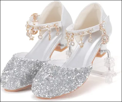 Aimes-tu ces chaussures ?