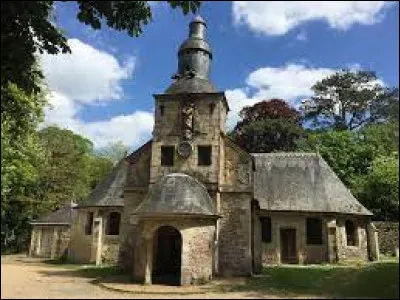 Je vous emmène en Normandie à la découverte de la chapelle Notre-Dame-de-Grâce, à Équemauville. Commune de l'aire d'attraction de Honfleur, elle se situe dans le département ...