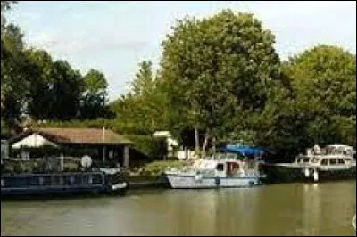 Je vous propose une halte en Lorraine, au port de plaisance de Parroy, sur le canal de la Marne au Rhin. Village du Lunévillois, il se situe dans le département ...