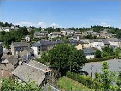 Nous sommes en Occitanie, à Salmiech. Village de l'aire d'attraction Ruthénoise, il se situe dans le département ...