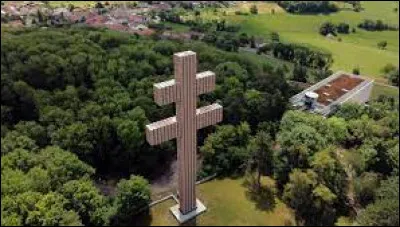 Quel célèbre dirigeant français est décédé à Colombey-les-Deux-Églises ?