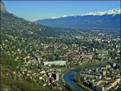 Cette commune de 6 500 habitants du département de l'Isère, limitrophe de Grenoble, c'est ...