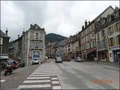 Cette commune de 4 800 habitants du département de l'Isère, ancienne ville minière située en bordure du massif du Taillefer, c'est ...