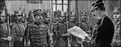 Ce 15 octobre, le capitaine Dreyfus est arrêté, inculpé d'intelligence avec l'ennemi et incarcéré ; c'est le début de "l'affaire Dreyfus" : c'était en ...