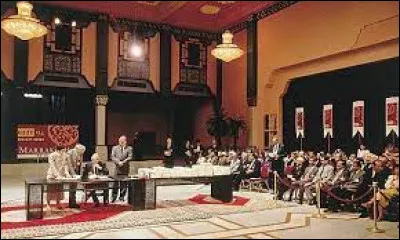 Ce 15 avril, est instituée à Marrakech l’OMC (Organisation Mondiale du Commerce), organisme international de concertation et d'arbitrage destiné à promouvoir et garantir la liberté de circulation des marchandises entre les pays adhérents. C'était en ...