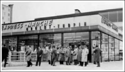 Ce 15 octobre, l'entreprise succursaliste Goulet-Turpin ouvre à Rueil, en banlieue parisienne, le premier supermarché : c'était en ...
