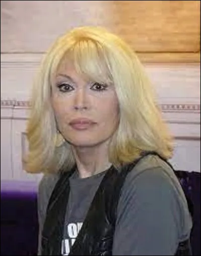 Chanteuse, actrice, animatrice de télévision et artiste peintre, Amanda Lear, née Tap ou Tapp, a vu le jour le 18 juin 1939 à Saïgon (Viêt Nam). Dans les années 60, de quel peintre a-t-elle été la muse ?