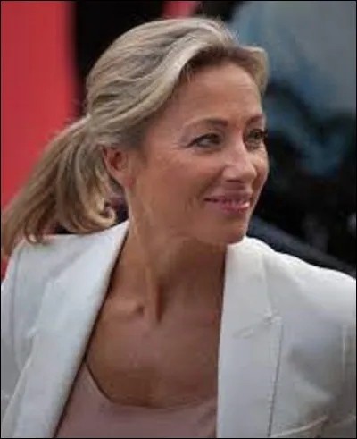 Née le 29 avril 1972 à Saint-Jean-de-Luz, Anne-Sophie Lapix est une journaliste et animatrice. Depuis quelle année présente-t-elle le journal de 20 h sur France 2 ?