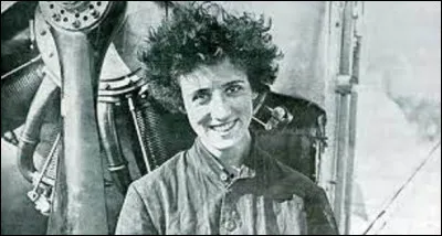 Adrienne Bolland est née à Arcueil (Val-de-Marne) le 25 novembre 1895, et s'est éteinte à Paris le 18 mars 1975. Aviatrice et résistante, pour quel exploit reste-t-elle célèbre ?