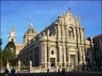 Dans quelle ville de Sicile se situe la cathédrale Sainte-Agathe ?