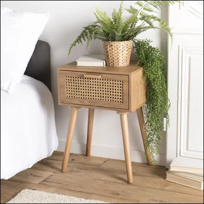 Quel est cet objet où l'on peut poser un réveil, des livres et bien d'autres choses encore ?