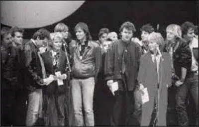 En 1985, le collectif d'artistes Chanteurs sans frontières interprète "Éthiopie". Quel chanteur français a écrit les paroles ?