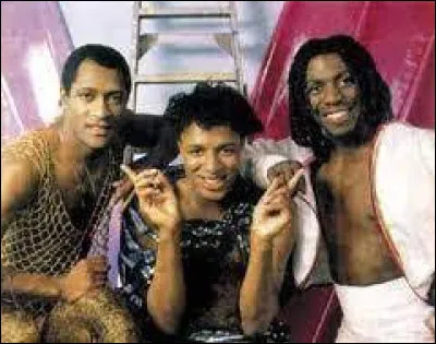 À quel groupe doit-on le tube "Just an Illusion" en 1982 ?