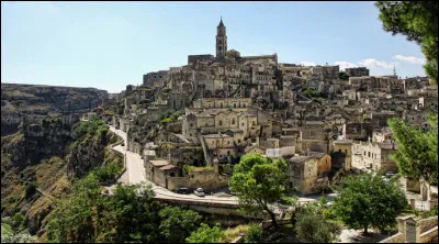 Chef-lieu des Pouilles, cette ville italienne résonne tristement dans les mémoires des supporters de l'OM :