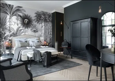 Qui a écrit le roman historique intitulé "La Chambre" ?