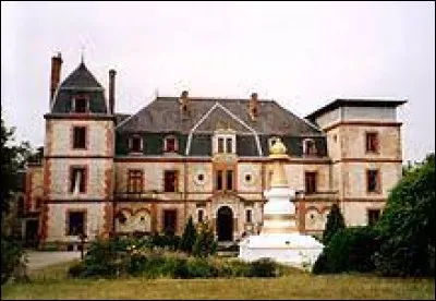Je vous emmène à la découverte du château d'en Clausade, qui abrite l'institut Vajra Yogini, à Marzens. Village Tarnais, il se situe en région ...