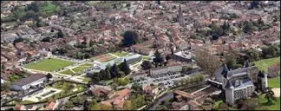 Cette commune du d&eacute;partement de la Charente, peupl&eacute;e de 3 000 habitants et travers&eacute;e par la Tardoire, c'est ...