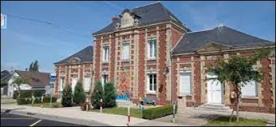 Cette commune de Seine-Maritime peupl&eacute;e de 2 000 habitants, situ&eacute;e pr&egrave;s de Lillebonne, c'est ...