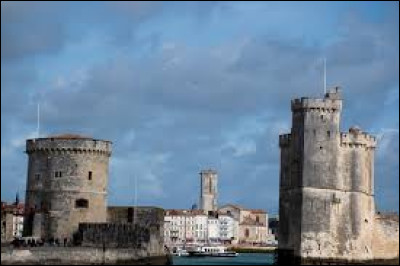 Cette ville maritime de 75 000 habitants, située dans le département de Charente-Maritime, c'est ...