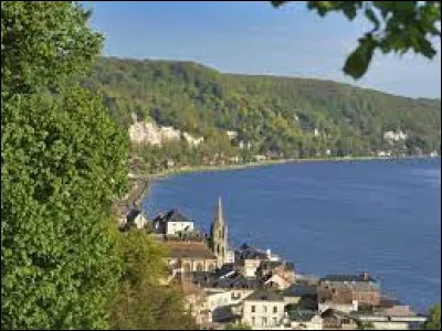 Cette petite commune de 700 habitants du d&eacute;partement de Seine-Maritime, situ&eacute;e dans un m&eacute;andre de la Seine en aval de Rouen, c'est