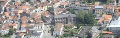 Cette commune du d&eacute;partement de la Vend&eacute;e, situ&eacute;e sur les hauteurs de G&acirc;tine, peupl&eacute;e de 2 600 habitants, c'est ...