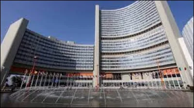 Et celui de l'AIEA (Agence internationale de l'énergie atomique) à ...