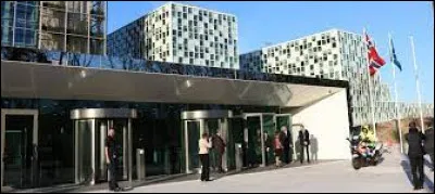 La CPI siège à ...