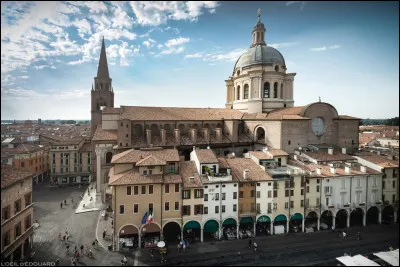 La ville de Mantoue est située...