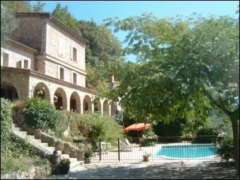 Comment se nomme cette grande btisse ?