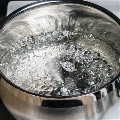 Quelle recette de légumes doit son nom à leau dans laquelle ils cuisent ?