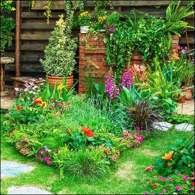 Quel courant philosophique antique ayant pour objectif latteinte du bonheur par la satisfaction des désirs "naturels et nécessaires" est issu de lécole du Jardin ?