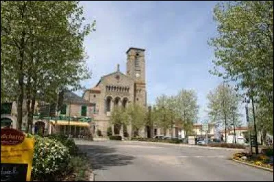 Cette commune de Vend&eacute;e, peupl&eacute;e de 4 000 habitants, situ&eacute;e pr&egrave;s de Montaigu et bord&eacute;e par la S&egrave;vre Nantaise, c'est ...
