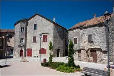 Cette commune du d&eacute;partement de l'Aveyron, situ&eacute;e sur le causse du Larzac et peupl&eacute;e de 2 200 habitants, c'est ...