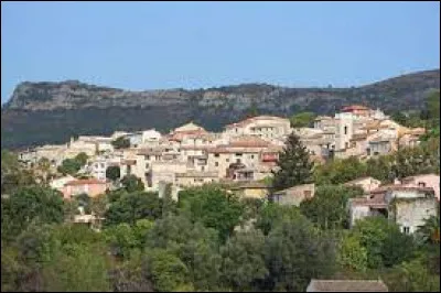 Cette commune des Alpes-Maritimes, situ&eacute;e &agrave; 10 km au nord-ouest de Nice et peupl&eacute;e de 7 000 habitants, c'est ...