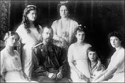 Ce 17 juillet, Nicolas II et la famille impériale russe sont fusillés par les Bolcheviks : c'était en ...