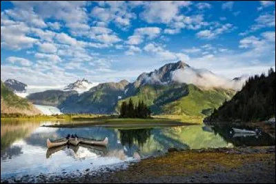 Dabord sans bruit, je viens sans quon y pense, je meurs en ma naissance et celui qui me suit ne vient, lui, jamais sans bruit.