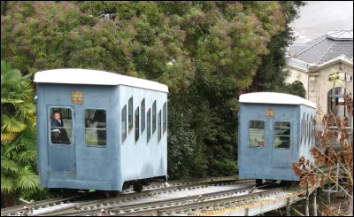 "Une horreur de ferraille suspendue dans les airs". C'est en ces termes que le funiculaire de Pau, aujourd'hui devenu symbole de la vile, était décrit par certains réfractaires au projet lors de sa mise en service en 1908. Il a été payant, pendant de nombreuses années. Vrai ou faux ?
