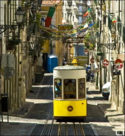 Si vous vous rendez au Portugal à Lisbonne, il vous sera recommandé de prendre au moins un des funiculaires qui relient la ville basse à la ville haute. Construits vers 1885, ils étaient à la vapeur, aujourd'hui ils sont tous électrifiés. Combien y a-t-il de funiculaires à Lisbonne ?
